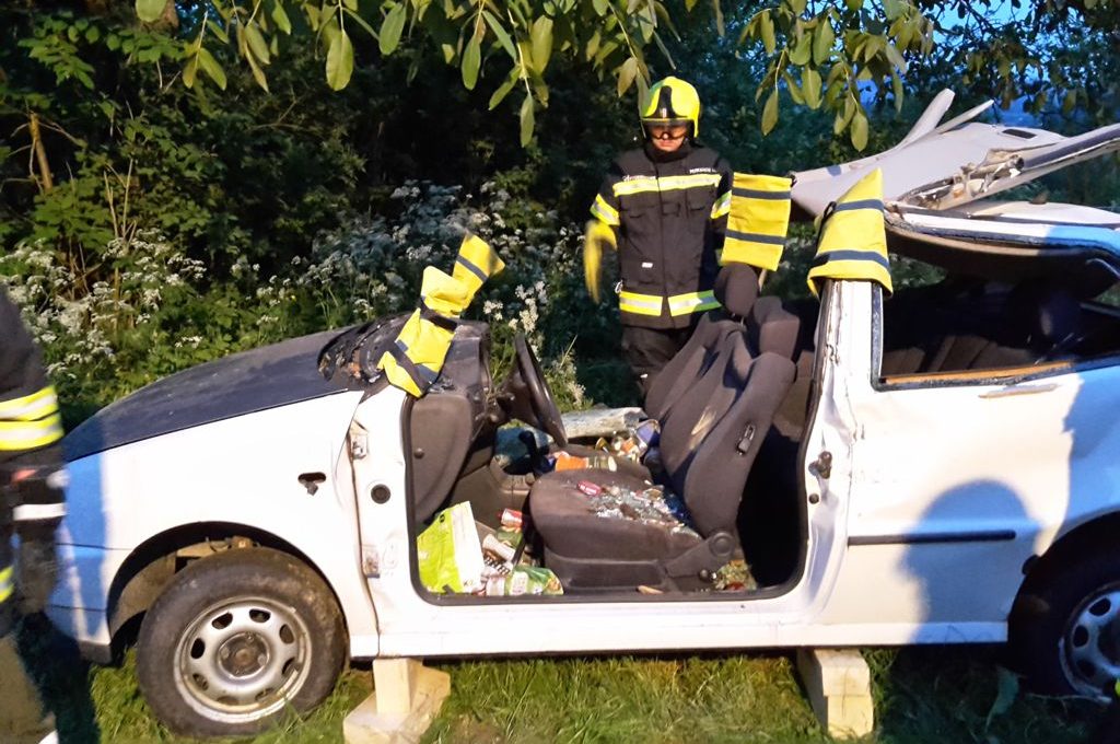 Übung mit dem hydraulischen Rettungsgerät 03.05.2018