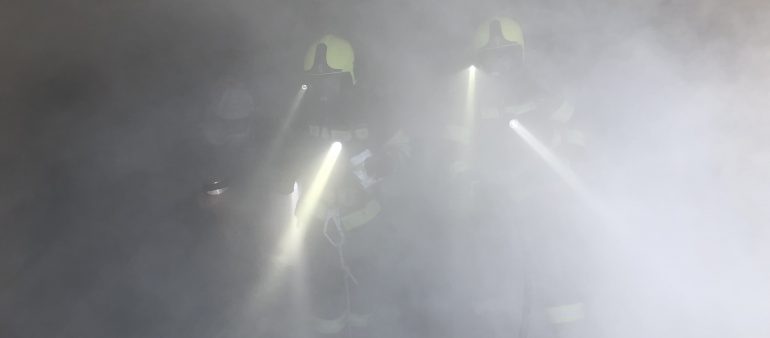 Feuerwehr Rottenegg übt Fahrzeugbrand in Tiefgarage
