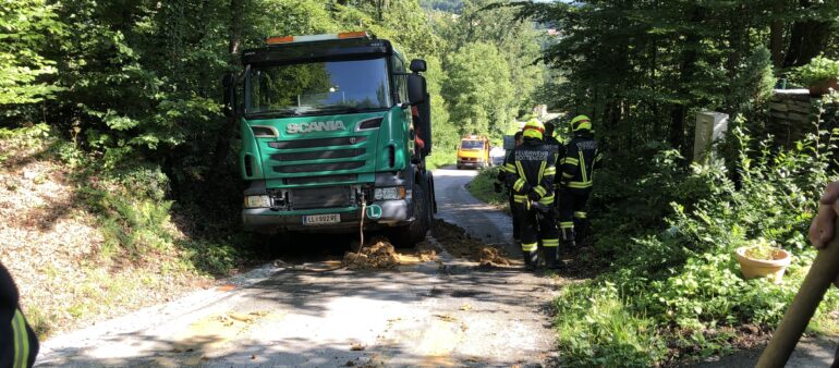 LKW-Bergung am Kreuzweg-Steilstück