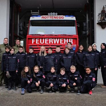 Neue Uniform für Feuerwehrjugend